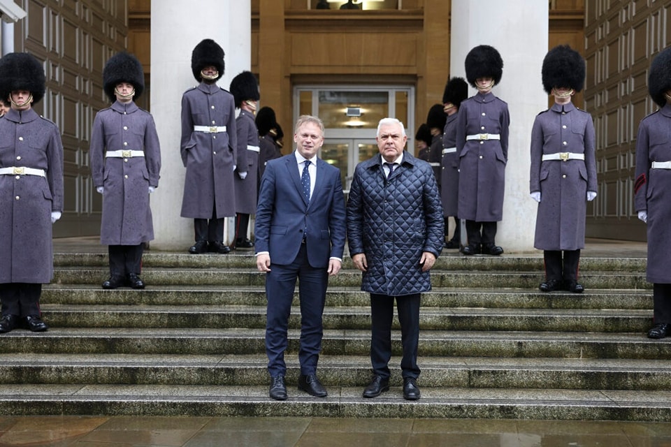 Ministrul Apărării Naţionale s-a plâns britanicilor
