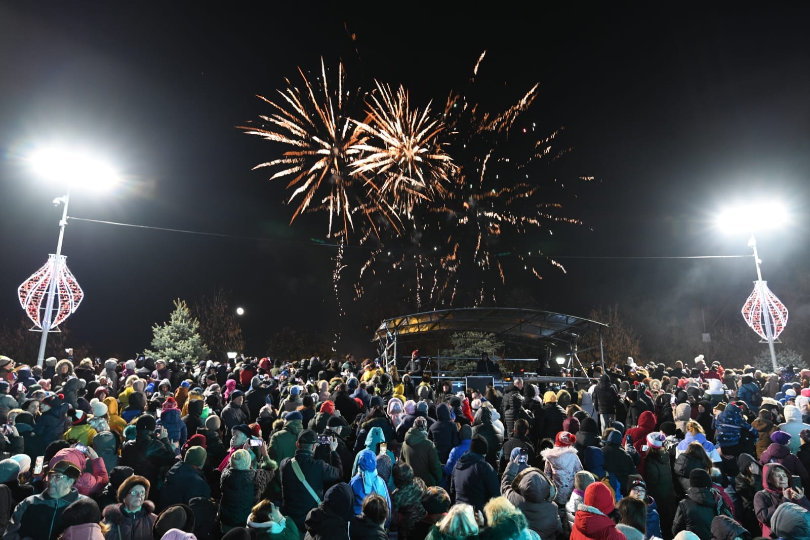 S-a deschis primul Târg de Crăciun din Capitală. Imagini de la fața locului