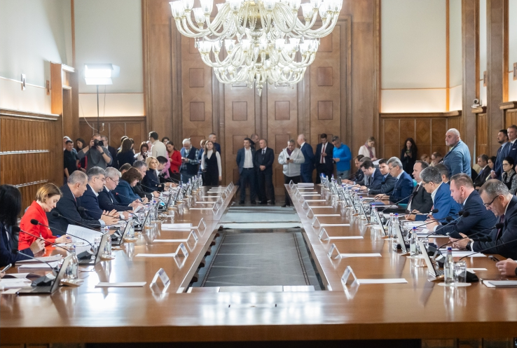 Aparatul de stat „se umflă”: „Am ajuns la maximul istoric”