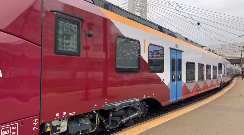 (VIDEO) Sosirea primului tren electric în Gara de Nord