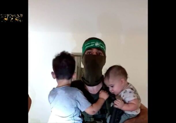 Condamnare. Bebeluş, băgat în cuptor de Hamas. ”Au adăugat sare?”