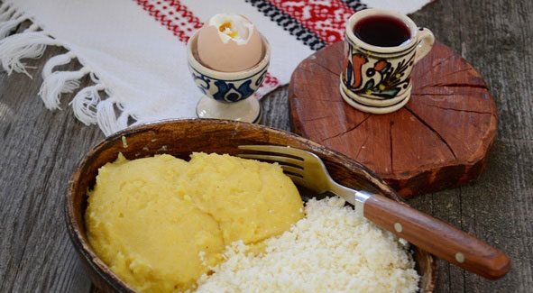 Gâlceava nutriționiștilor! Mămăliga cu brânză e „ipsos pe oase?!”