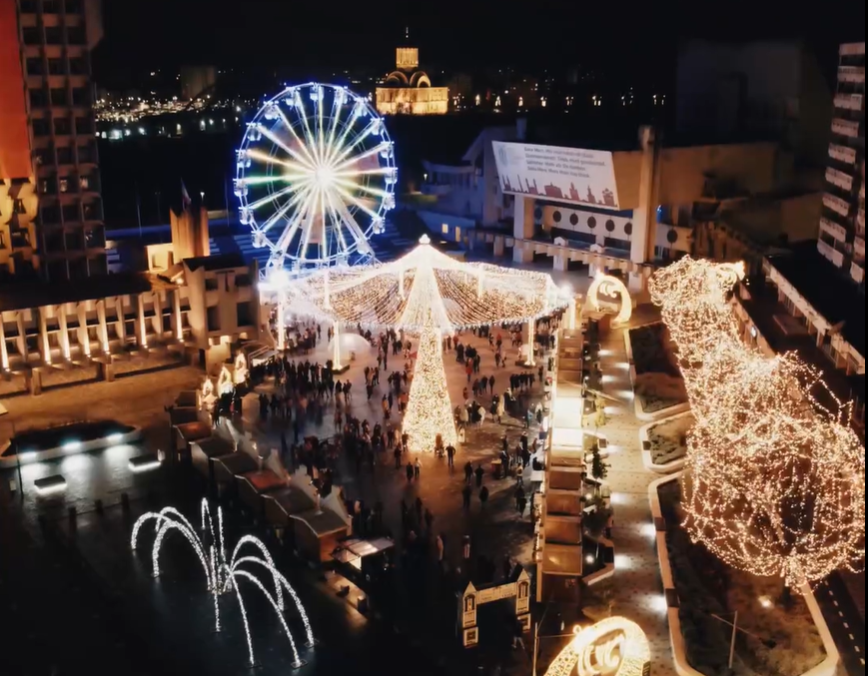 Trenul magic al Crăciunului. Îi duce pe călători la cele mai frumoase târguri de sărbători