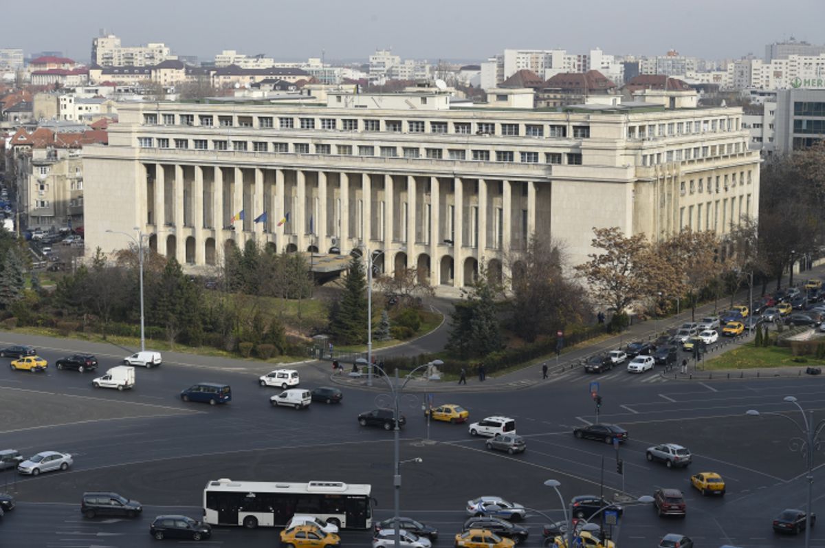 Petrișor Peiu: Stahanoviții de la Palatul Victoria