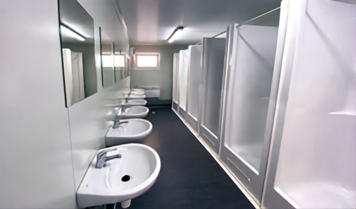 Băi în containere pentru comunitățile de romi