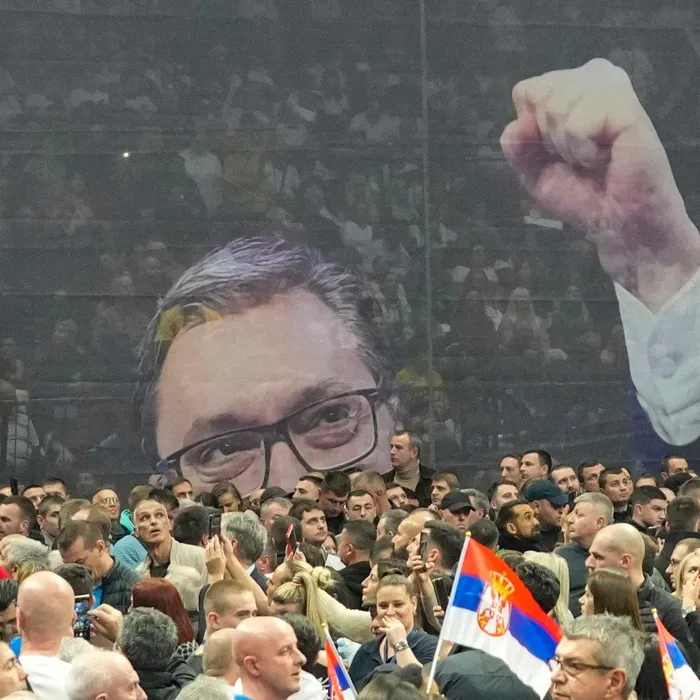 Alegeri anticipate în Serbia: Vučić, sub tirul acuzațiilor