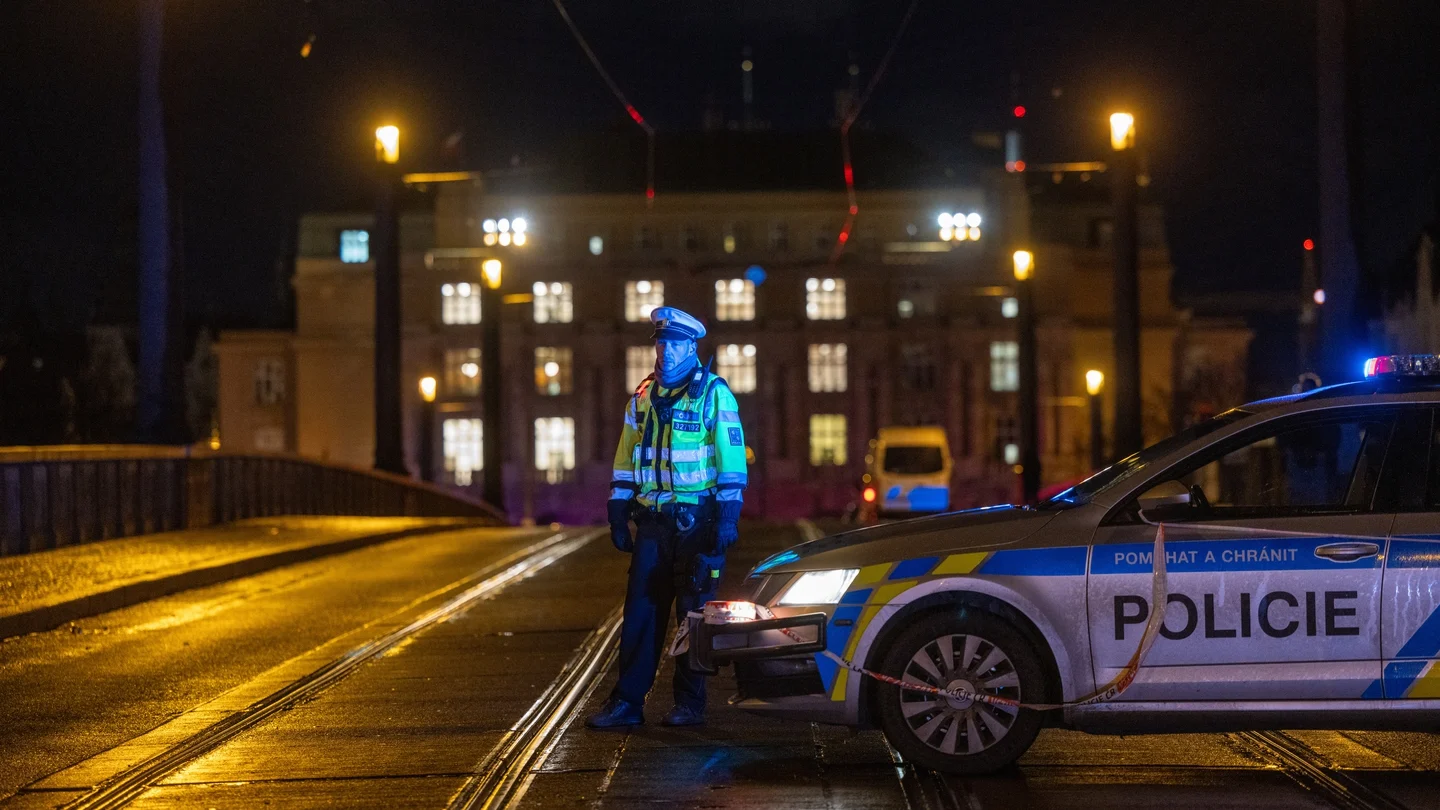 (VIDEO) Cehia în stare de șoc: Masacrul, comis de „un lup singuratic”