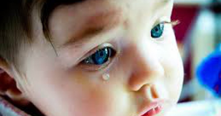 Plânsul nu e fără scop. Ce conțin lacrimile