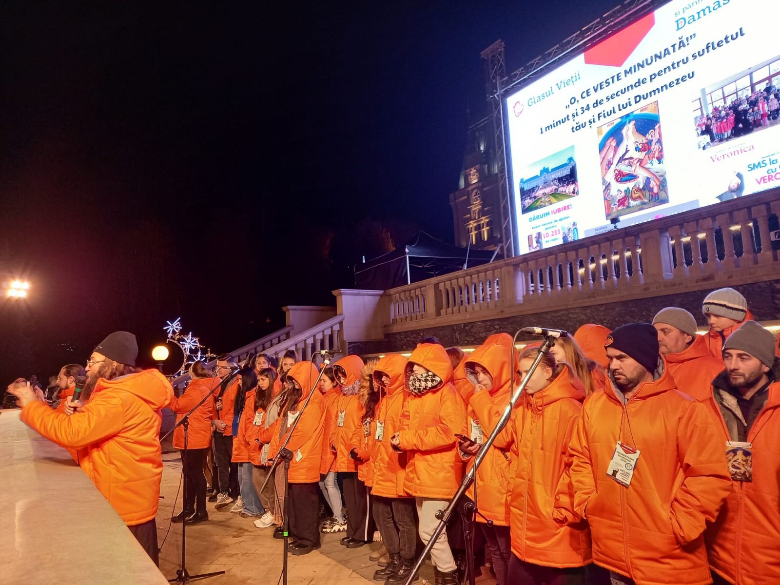 (VIDEO)Record mondial la colindat. ”O, ce veste minunată”, cântat de mii de oameni la Iaşi