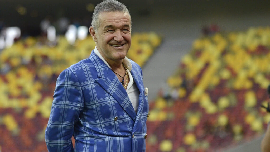 Becali, la bustul gol pe stradă (video)