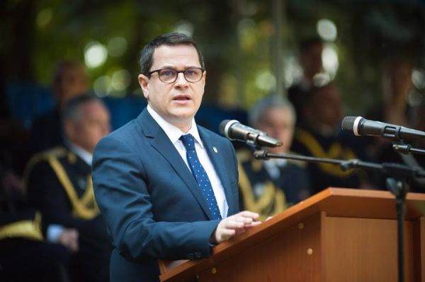 Eduard Hellvig critică prestația ministrului Apărării: O fâstâceală
