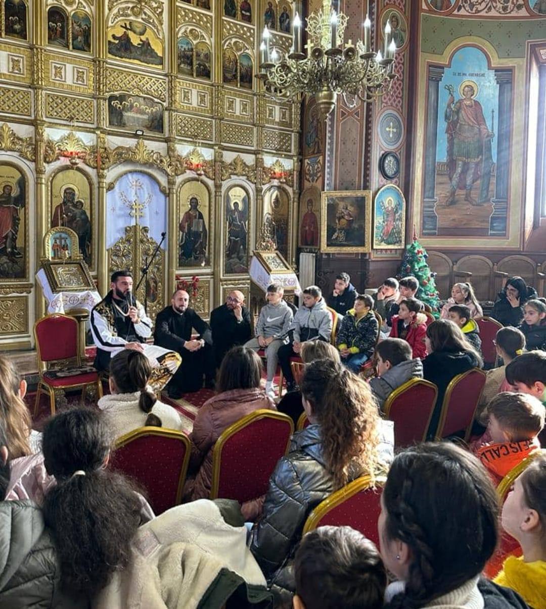 Dorian Popa, lecții pentru copii la Biserică