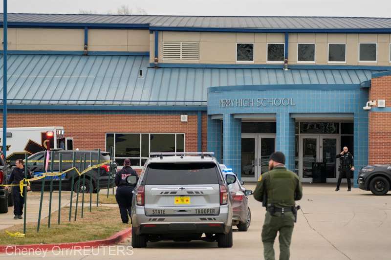 Atac armat la un liceu din SUA: Un mort și mai mulți răniți
