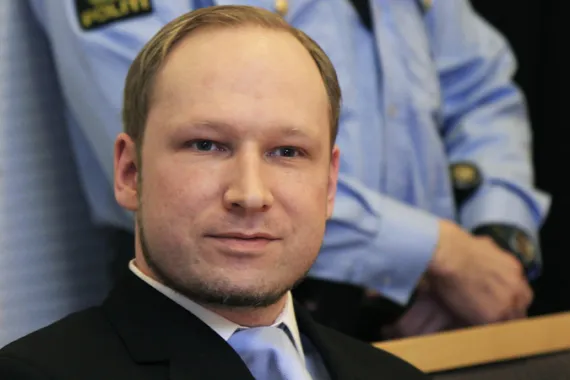 Ucigașul Anders Breivik dă în judecată Norvegia