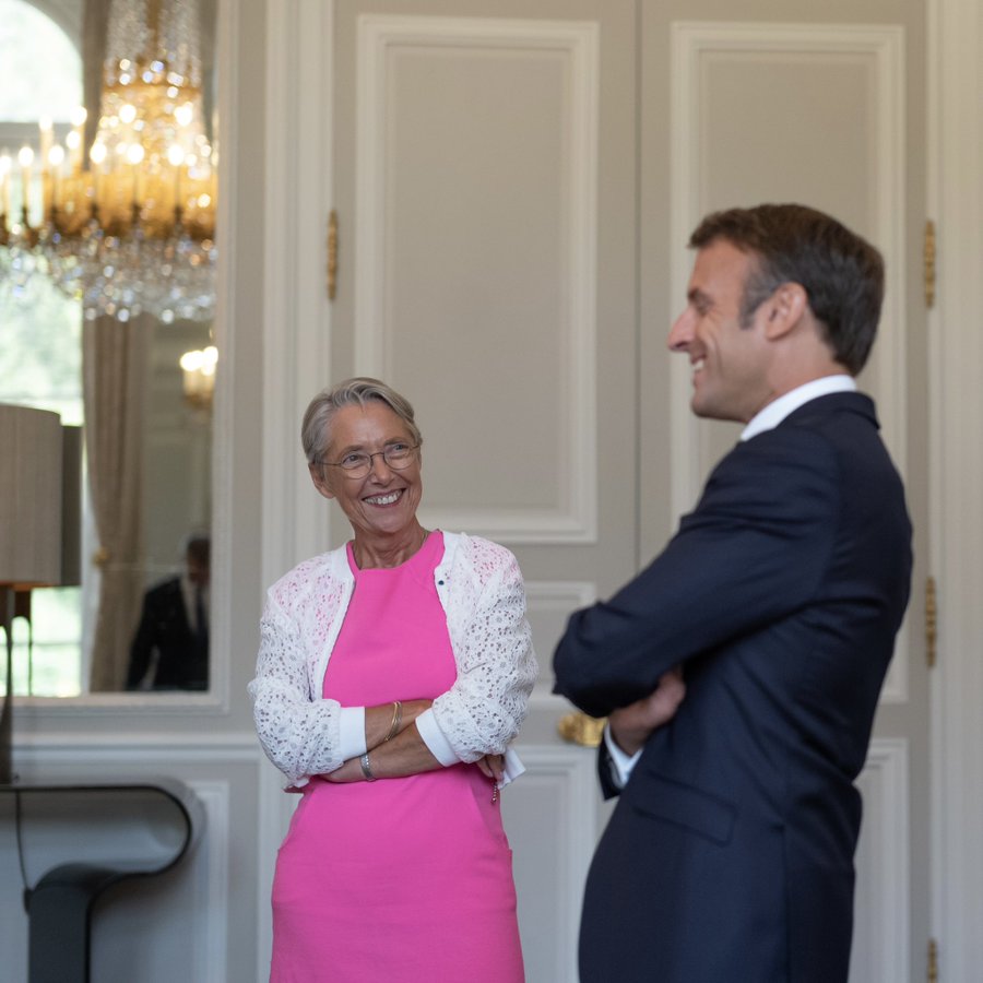 Premierul Franței a demisionat