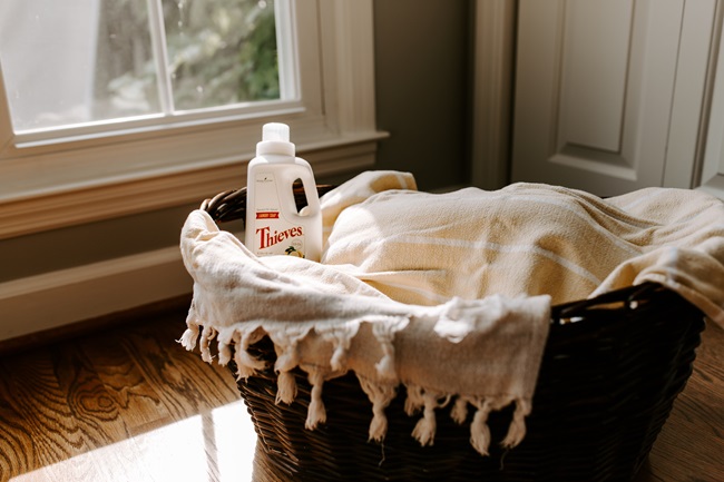 Detergentul lichid vs. detergent capsule – Ce opțiune este potrivită pentru tine?