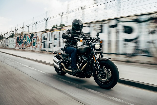 Căști, geacă și accesorii de motocicletă pentru o experiență perfectă pe două roți