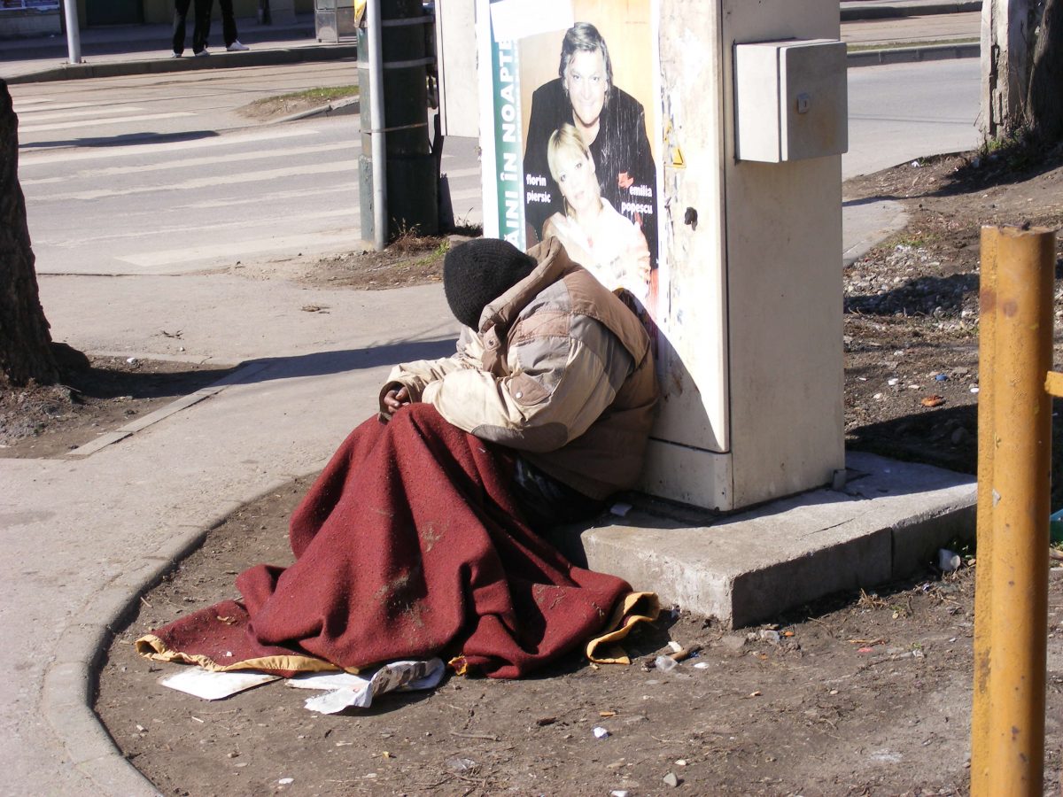 Pe un ger de crapă pietrele, renunță la adăpost. De ce aleg strada?