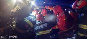 Un bărbat a rămas încarcerat după ce a lovit cu maşina un copac