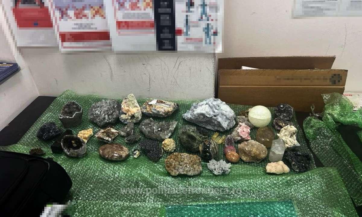 Zeci de flori de mină, reținute pe aeroport