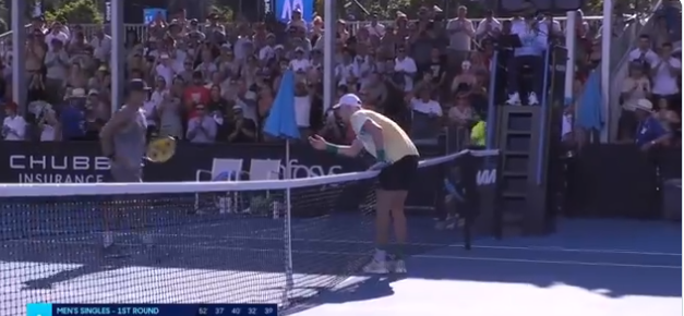 (VIDEO) Australian Open. Scenă greu de privit
