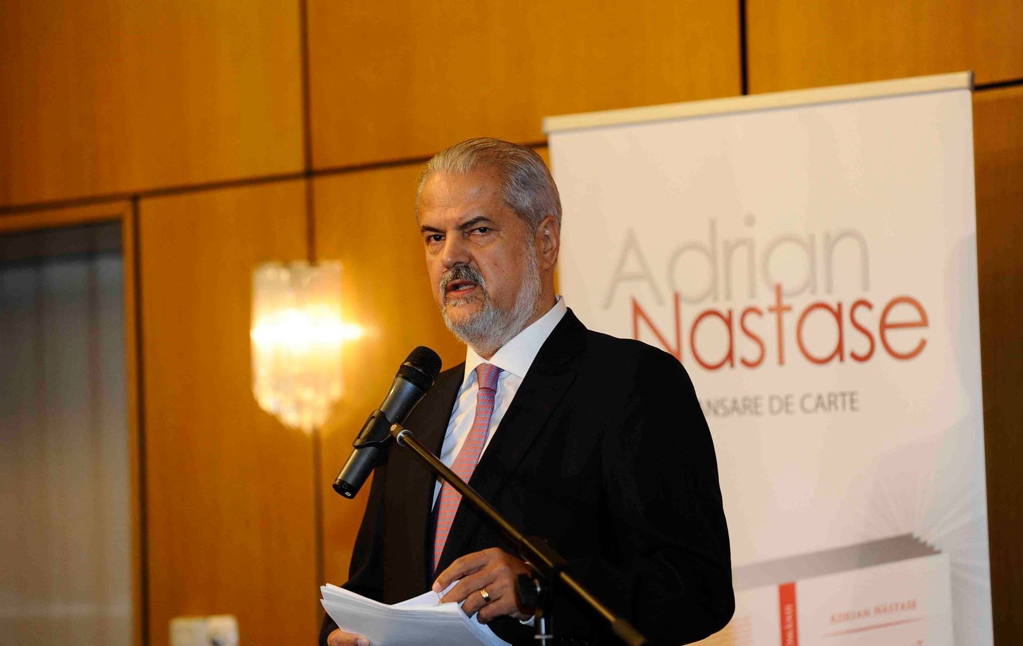 Ieşire agresivă a lui Adrian Năstase: „Borfaş e mă‑ta”