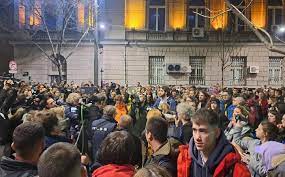 Mii de manifestanţi au contestat la Belgrad rezultatul alegerilor