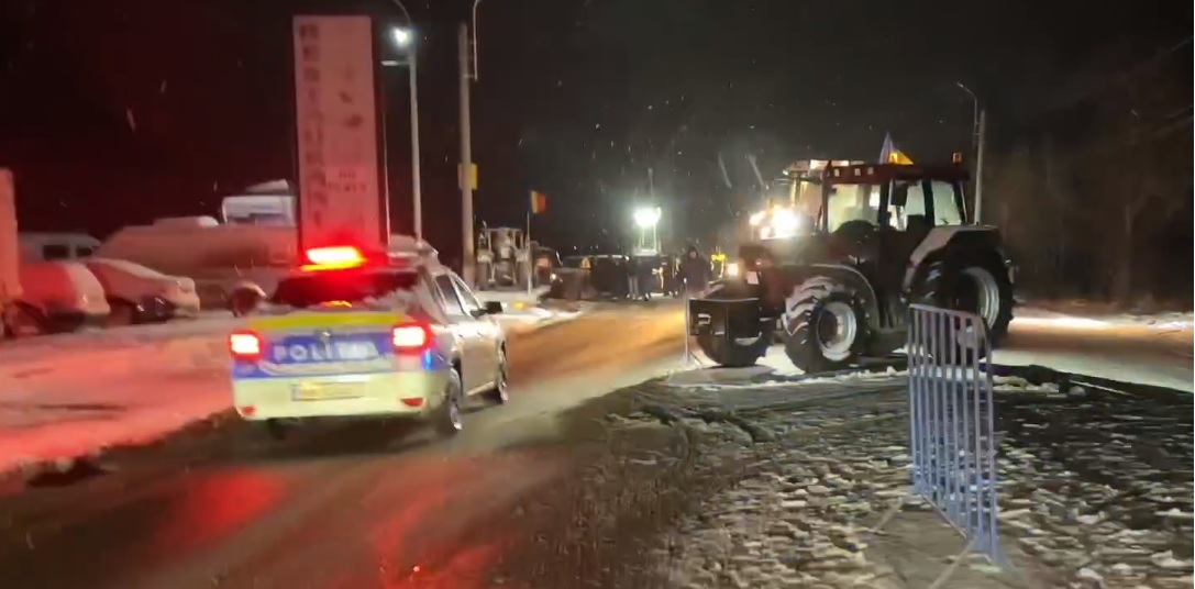(VIDEO) Jandarmii i-au scos pe protestatari din Vama Siret
