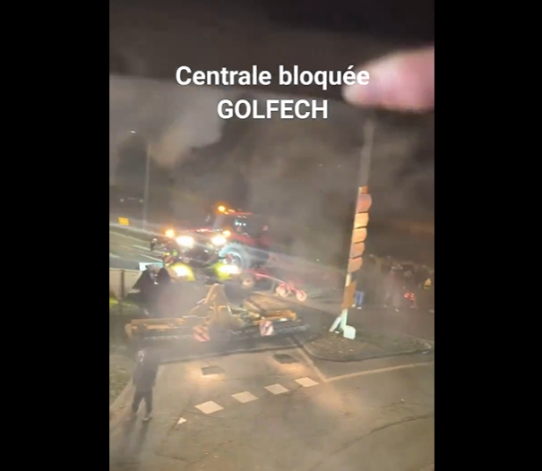 (VIDEO) Fermierii francezi au blocat accesul la o centrală nucleară