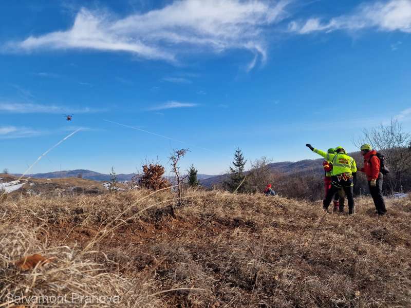 A supraviețuit pe ger noaptea în pădure