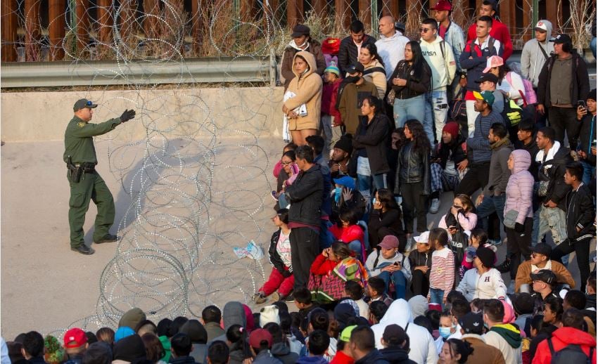 Foști șefi FBI: SUA, ținta „invaziei soft” a unor ”divizii” de tineri din regiuni ostile