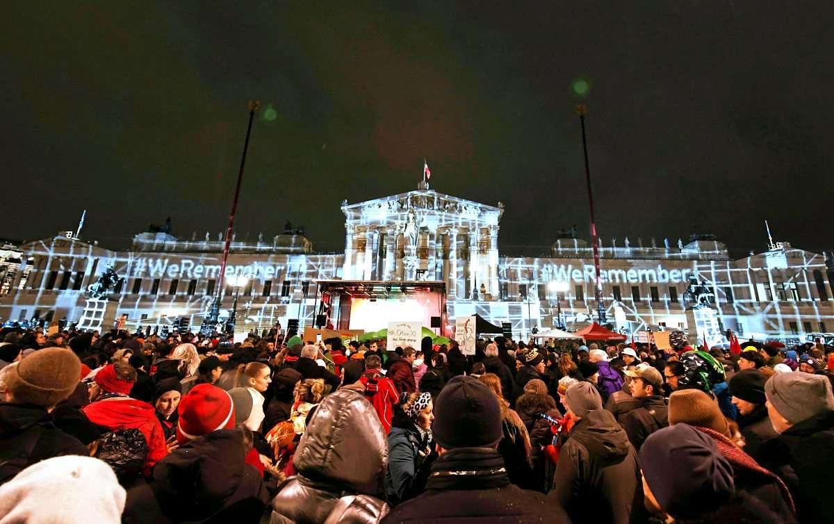 (VIDEO) Fierbere în Austria. Unii austrieci se gândesc să fugă din țară