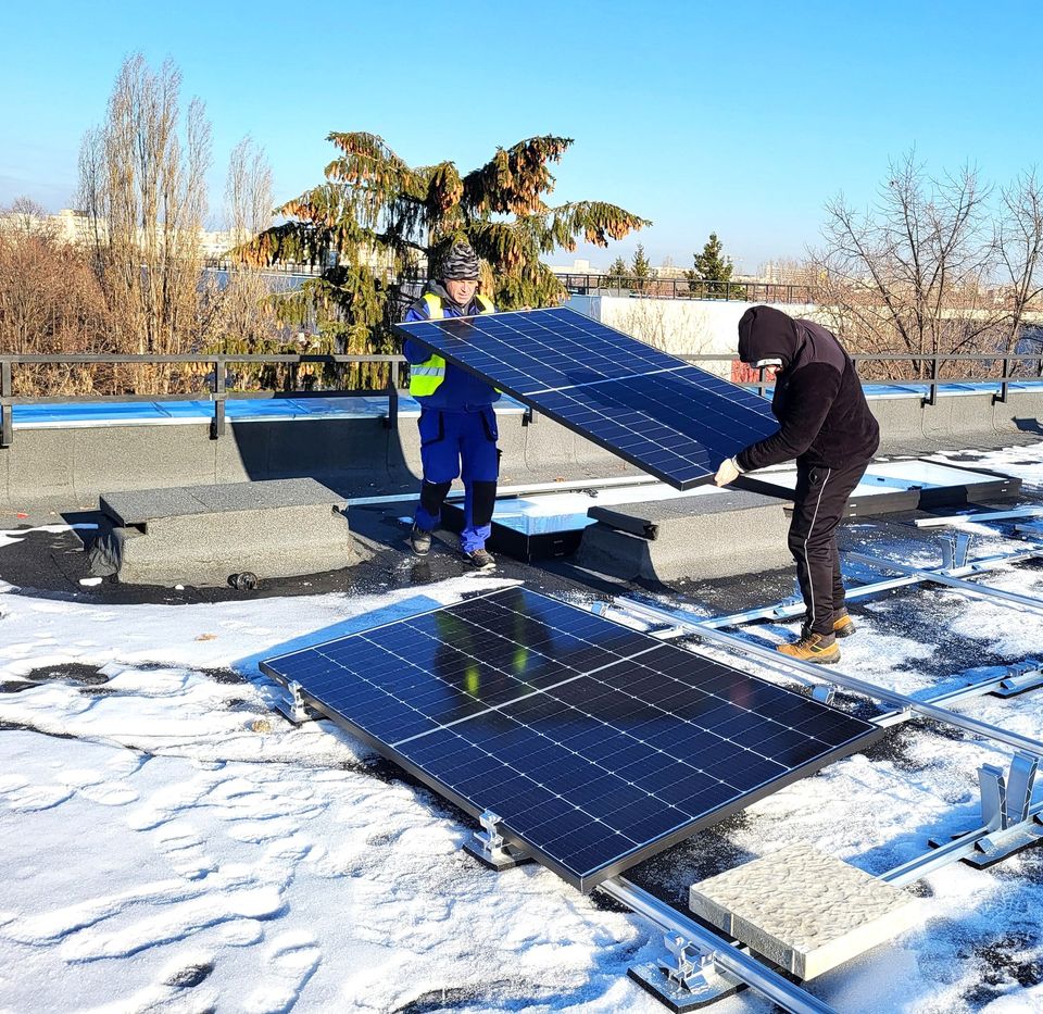 Panouri solare pe blocurile din sect. 4