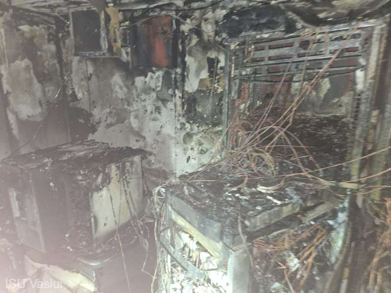 (FOTO) Urmările unui incendiu la Casa de Asigurări de Sănătate Vaslui