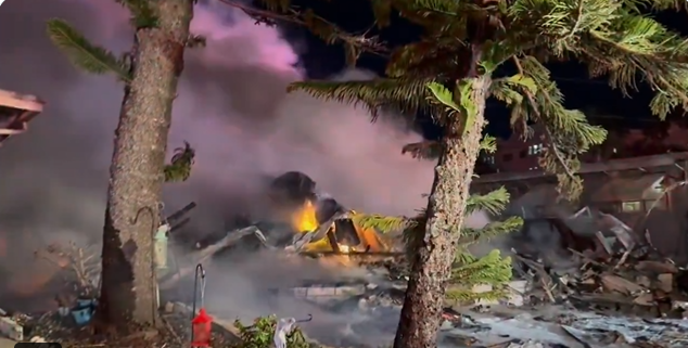 (VIDEO) Un avion s-a prăbușit peste locuințe