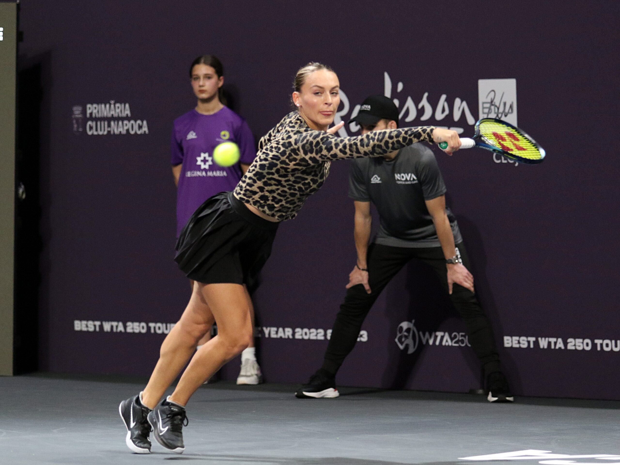 Ana Bogdan, debut cu dreptul (fotoreportaj)