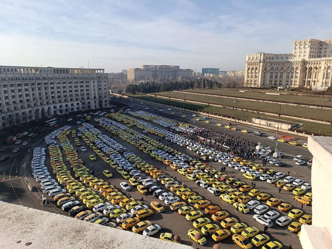 Taximetriștii au ieșit în stradă. Protest ”pe termen nelimitat” (video)