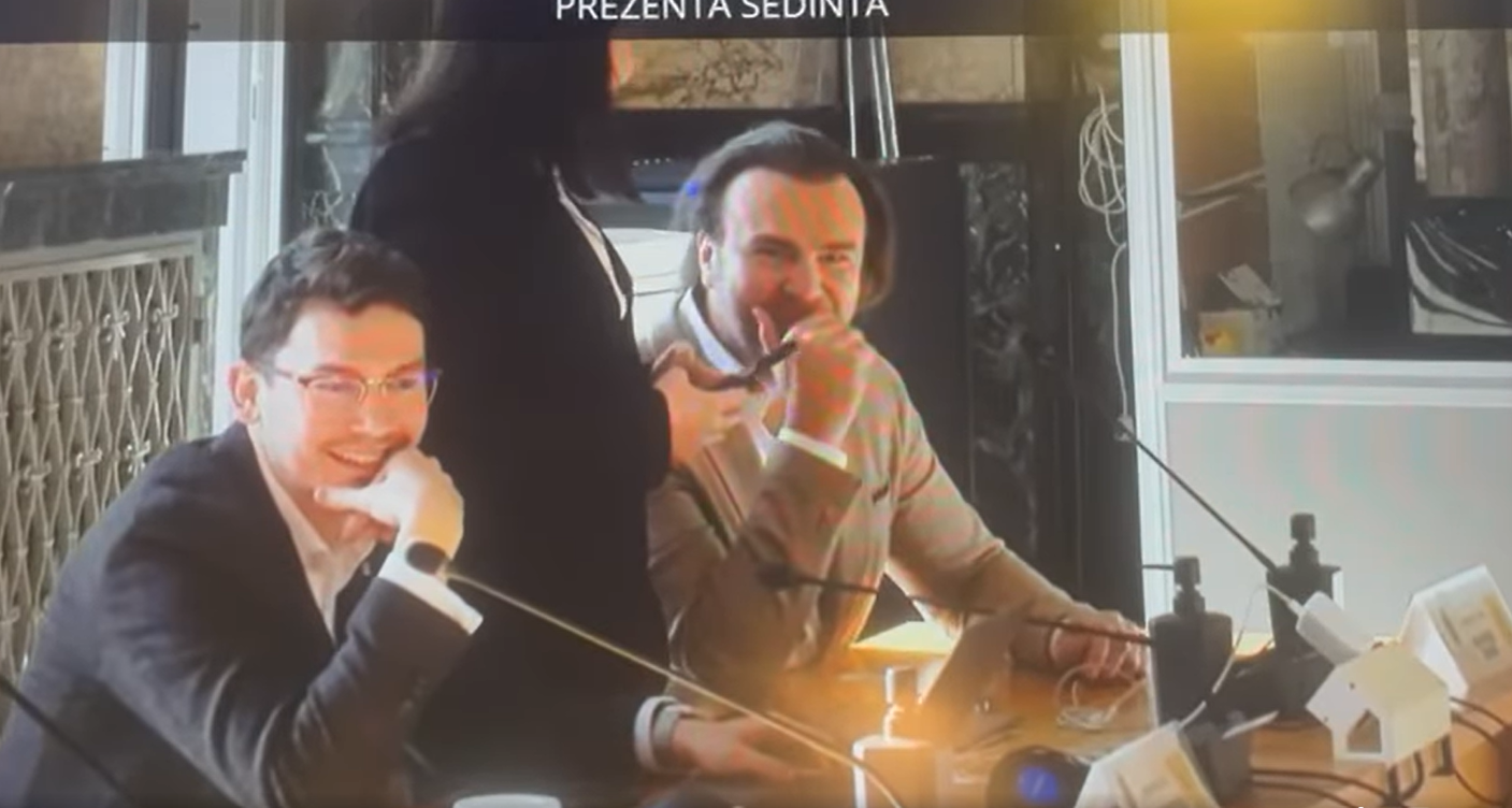 Consilierul acuzat de înjurături o scaldă