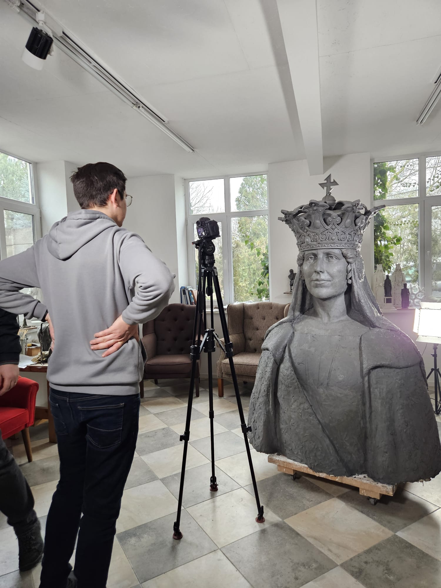 O statuie a Reginei Maria la Chișinău