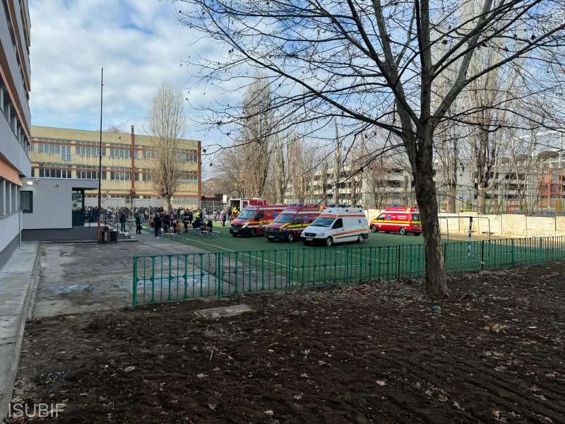 Spray lacrimogen, pulverizat la un liceu din București!