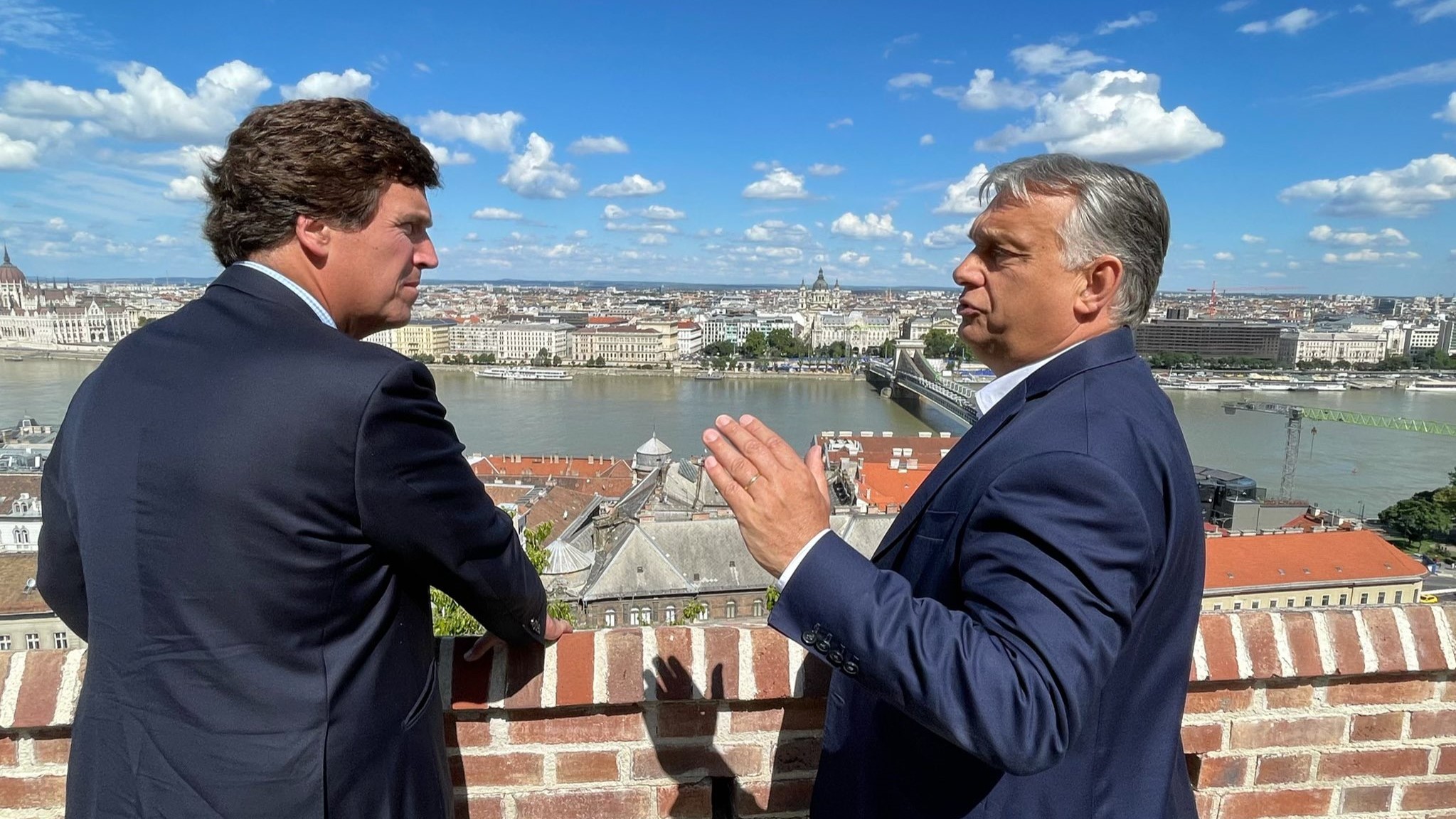 Ce are Tucker Carlson cu Transilvania?