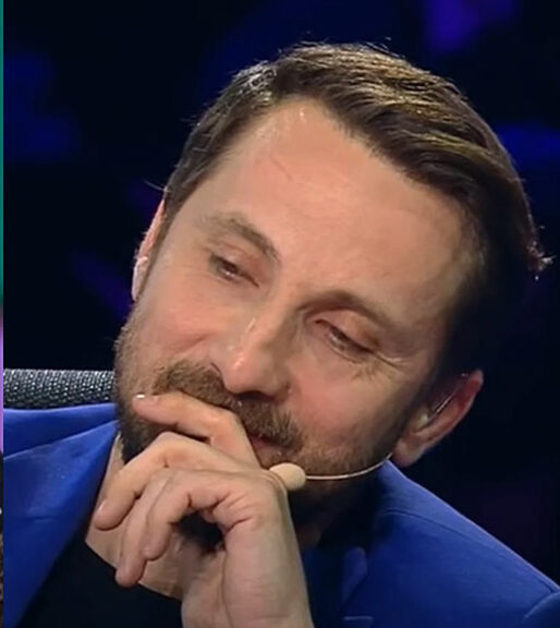 Dani Oțil, de Valentine’s Day. Cumpără de pe internet, cu luminițe și să facă „piu”