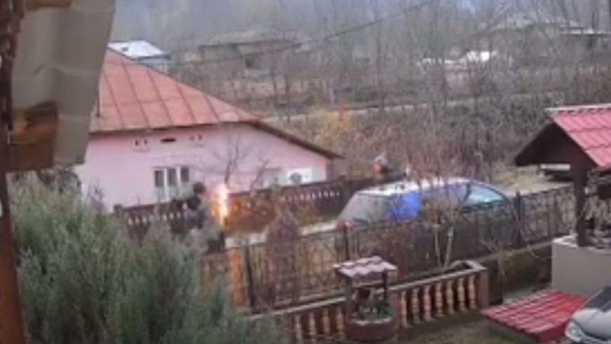 L-au incendiat și s-au amuzat în postări. Ce-a făcut poliția?