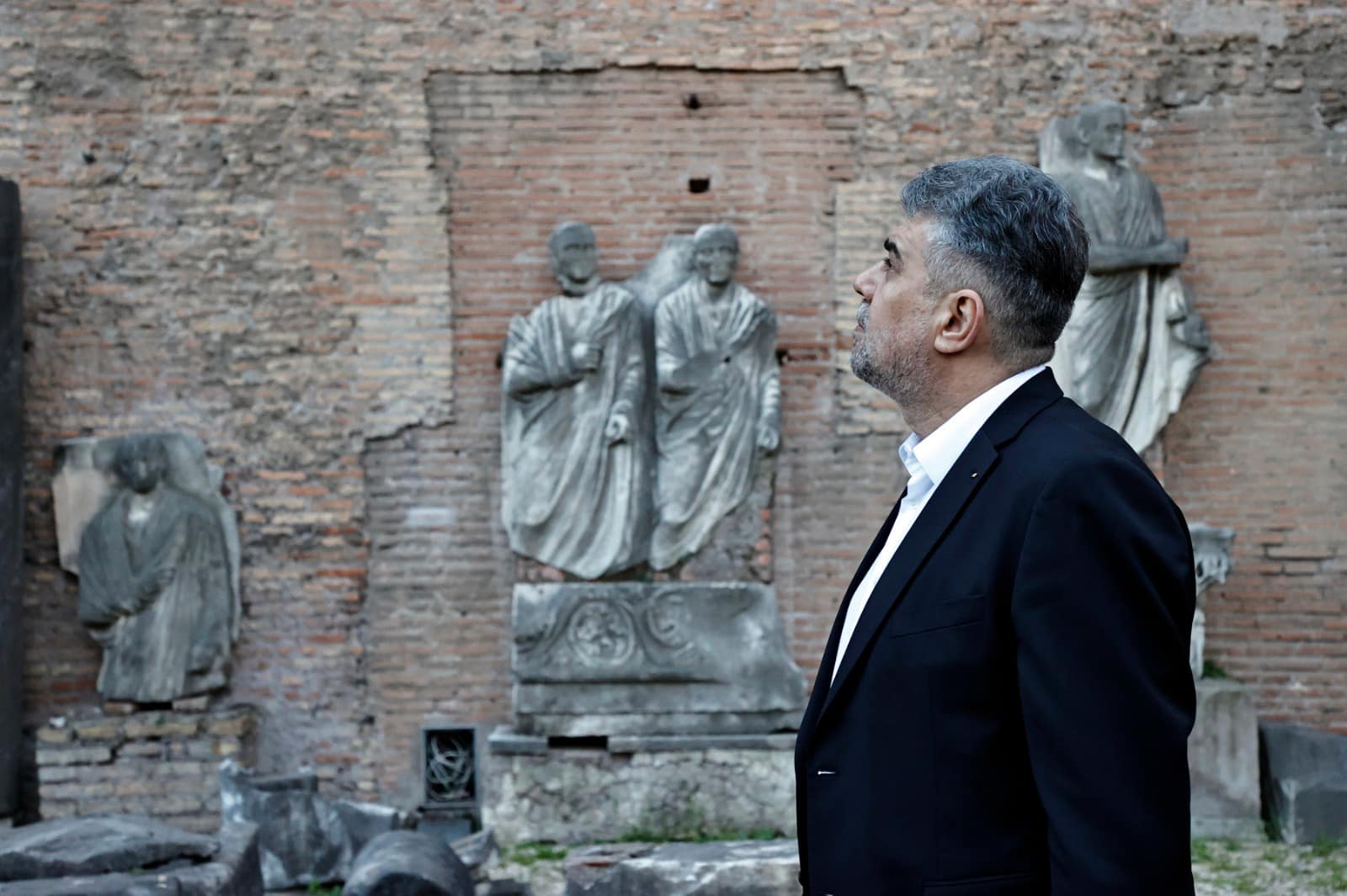 Marcel Ciolacu, bărbat cu oamenii plătiți mai prost decât țăranii din picturile lui Octav Băncilă