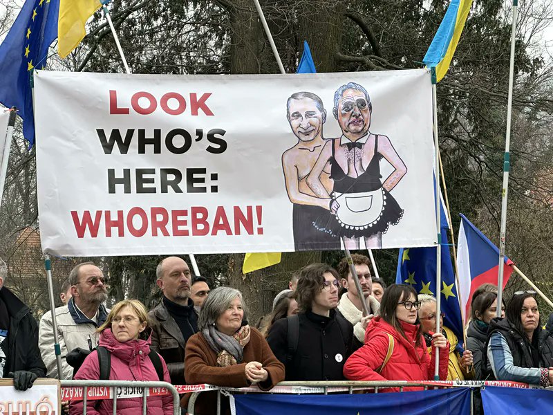 „Slujitorii lui Putin”: Orban și Fico, huiduiți la Praga