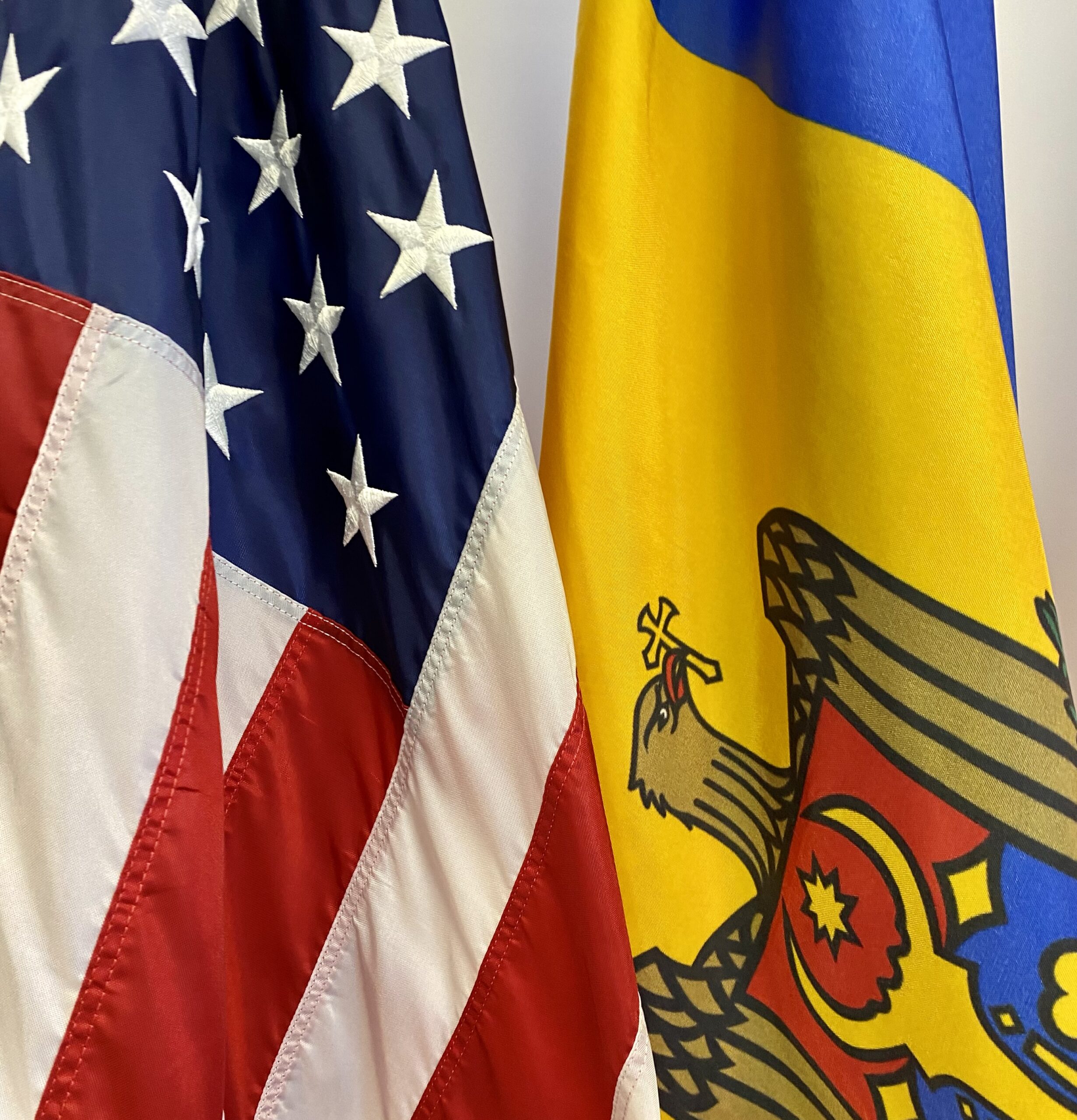 Ambasadorul SUA: „Ajutăm Republica Moldova să facă față”