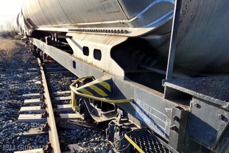 Pericol pe calea ferată: Un vagon cu propan a deraiat