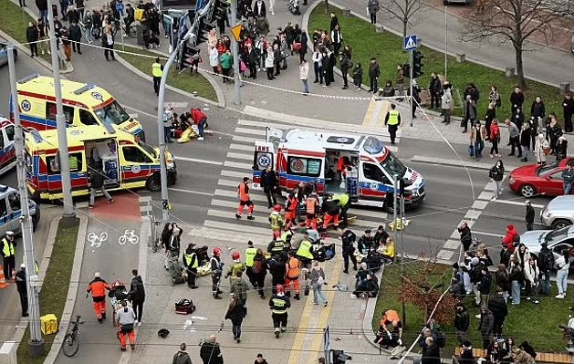 (VIDEO) O mașină a intrat în mulțime în Polonia: 17 răniți
