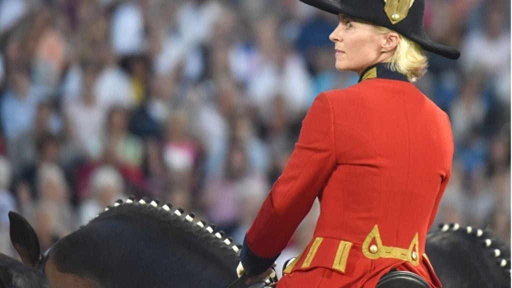 Ursula von der Leyen, de la regină la împărăteasă