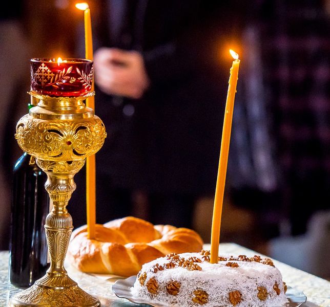 Pâinea și vinul, la pomenirea morților